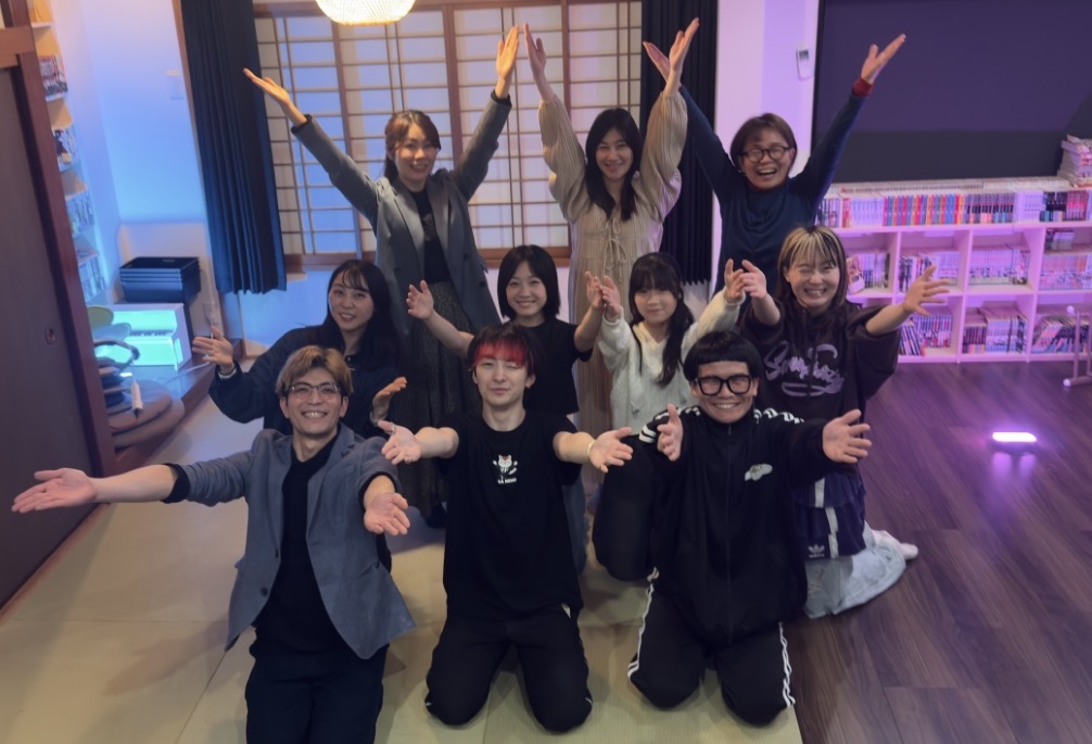 Creators Campのオフ会で笑顔で集まるメンバー
